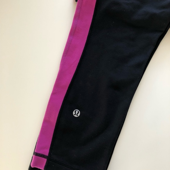 HOST PICK 🔥🔥🔥🔥🔥🔥Lululemon Black and Pink Capri Pants Size 6 - Picture 7 of 8
